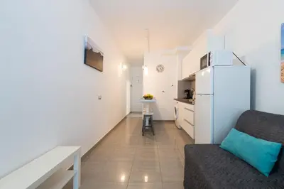 Una cocina o zona de cocina en 1st Line Pretty Studio Las Canteras