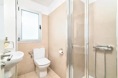 Un baño de Comfortable Apartment with Terrace
