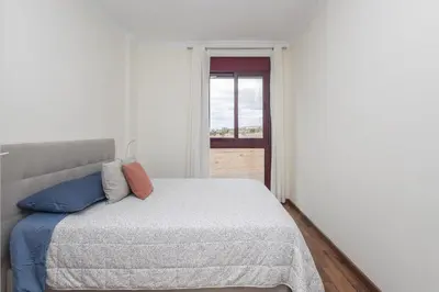 Cama o camas de una habitación en Luxury Workfriendly Far Ocean Views Home