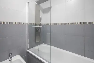Un baño de Luxury Workfriendly Far Ocean Views Home