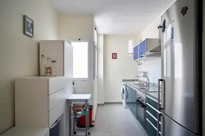 Una cocina o zona de cocina en Work & Pet friendly Urban Home next to the Beach