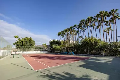 Instalaciones para jugar a tenis o squash en Deluxe Solycan - by Gestión Vacacional Canarias o alrededores