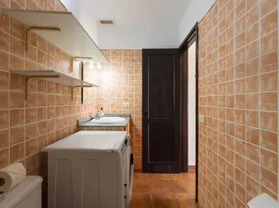 Un baño de Private Solarium Home - Terrace & Beach Views