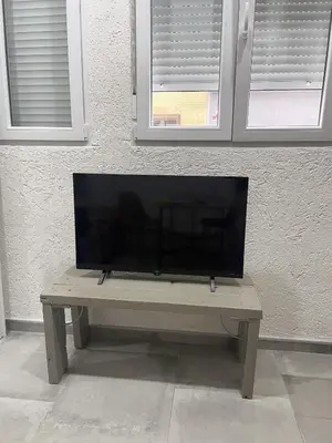 Una televisión o centro de entretenimiento en Cartagena Bajo 01