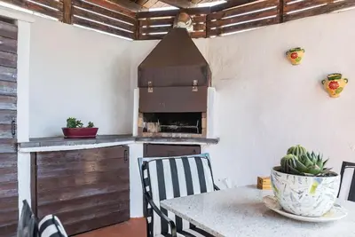 Una cocina o zona de cocina en Casa Cueva Rural los Pastores