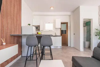 Una cocina o zona de cocina en Apartment with heated pool and sea view