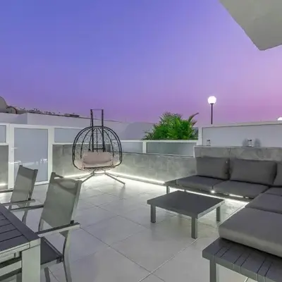 Apartment with heated pool and sea view