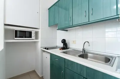Una cocina o zona de cocina en RT-Green Park