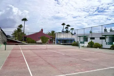 Instalaciones para jugar a tenis o squash en Sunshine, Pool & Beach o alrededores