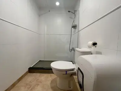 Un baño de FlatsBahiaArinaga En Playa de Arinaga con garaje