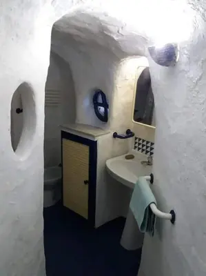 Un baño de Casa cueva primera línea playa