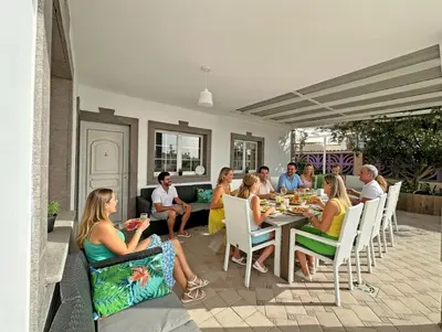 Clientes alojados en Villa Esmeralda junto al mar