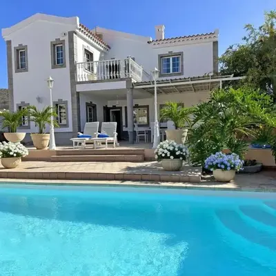 Villa Esmeralda junto al mar