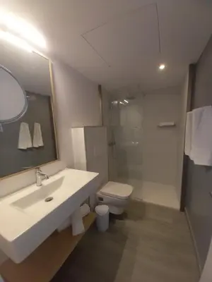 Un baño de Apartamentos Marivista