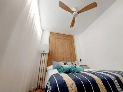 Cama o camas de una habitación en Apartamento céntrico con playa y piscina