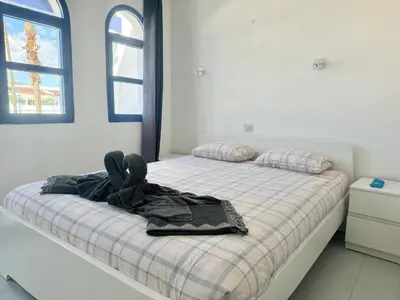 Cama o camas de una habitación en Cozy Bungalow playmar 23