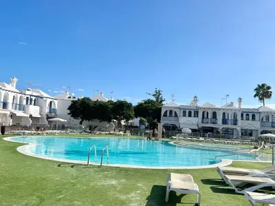 Piscina en o cerca de Cozy Bungalow playmar 23