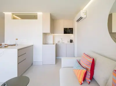 Una cocina o zona de cocina en Freshly Renovated, Walk to Yumbo, Shops & Dining