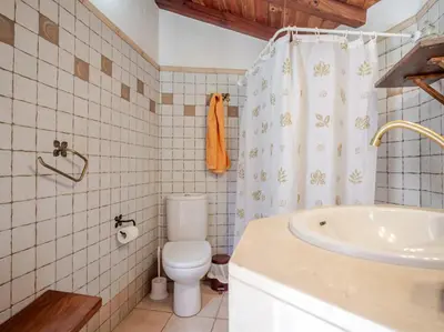 Un baño de Lengua de Lava by Villas Rivero