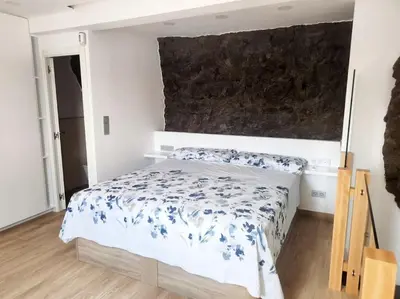 Cama o camas de una habitación en Tufia Cave Beach Home Preciosa casa cueva en frente del oceano