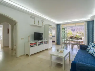 Una televisión o centro de entretenimiento en Miramar By CanariasGetaway