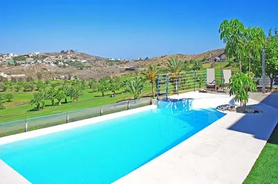 Piscina en o cerca de Salobre Hills Superior