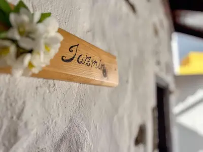 Certificado, premio, señal o documento que está expuesto en Casa Libelvik en pleno centro Galdar con Terraza
