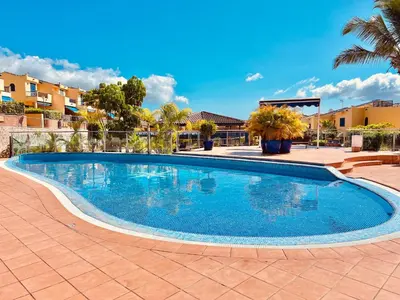 Piscina en o cerca de Oasis Meloneras cerca del mar