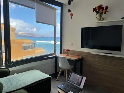 Una televisión o centro de entretenimiento en LolaZen LasCanteras