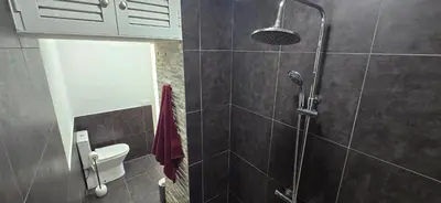 Un baño de Refugio Del Mar