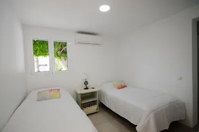 Cama o camas de una habitación en Terraced 2 bedroom beach rental
