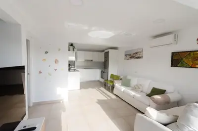 Una cocina o zona de cocina en Terraced 2 bedroom beach rental