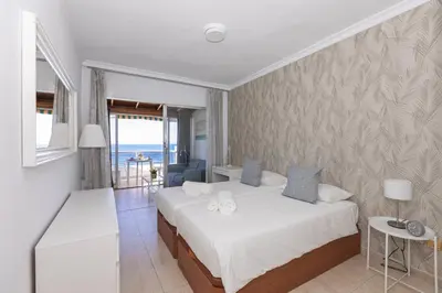 Cama o camas de una habitación en Estudio frente a la playa de Las Canteras S63