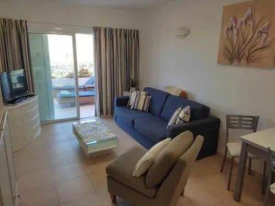 Una televisión o centro de entretenimiento en Paraiso 9 by El Sirocco