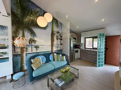 Una cocina o zona de cocina en Parrot Cage - the Gay Villa