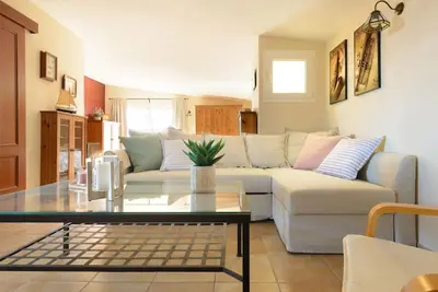 Zona de estar de Villa con Piscina en la Playa