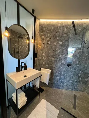 Un baño de Koka Deluxe Duplex