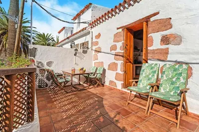 Un balcón o terraza de La Escuela de la Sorrueda by Villas Rivero