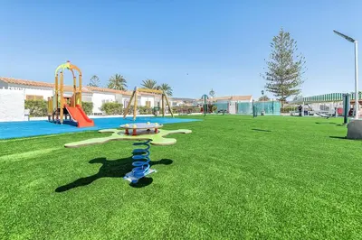 Zona de juegos infantil en Bungalow Arcos 78