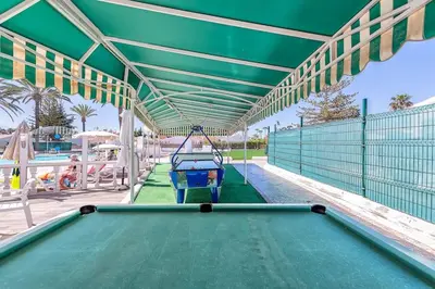Instalaciones para jugar al ping pong en Bungalow Arcos 78 o alrededores