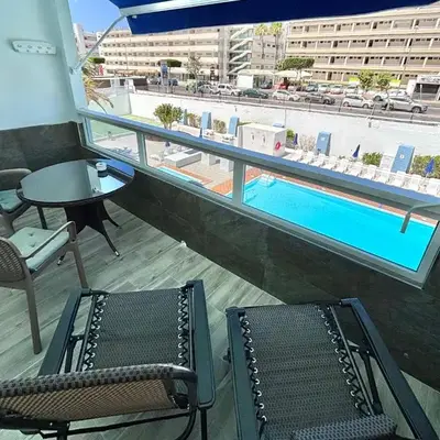 Cosy Pool View Apartment Tinache