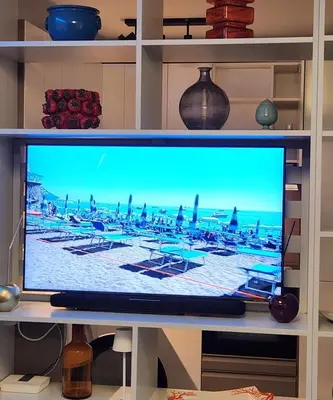 Una televisión o centro de entretenimiento en Apartamento Yumbo Iguazu Luxury