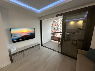 Una televisión o centro de entretenimiento en Luxury Danubio Ocean View