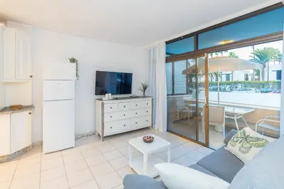 Una televisión o centro de entretenimiento en Home with Terrace in Playa del Ingles-Pool & Beach