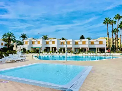 Piscina en o cerca de Las Brisas 51 by SunHousesCanarias