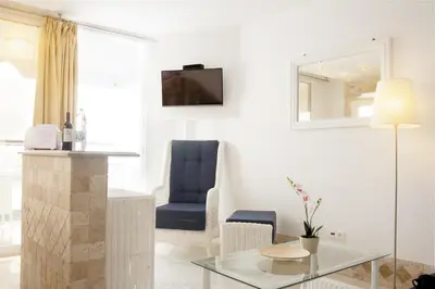 Una televisión o centro de entretenimiento en Villa Magna