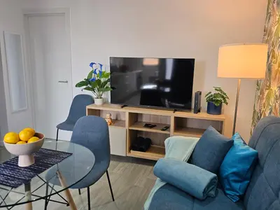 Una televisión o centro de entretenimiento en The Blue Calla