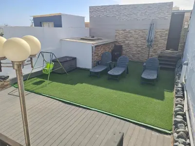 Un patio o zona al aire libre en Holidays or work Central Terrace AC 2 bedroom