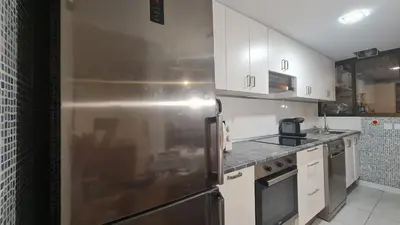 Una cocina o zona de cocina en Holidays or work Central Terrace AC 2 bedroom