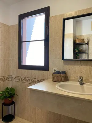 Un baño de Vivienda con vistas al mar, cerca de la playa y 3 bedrooms